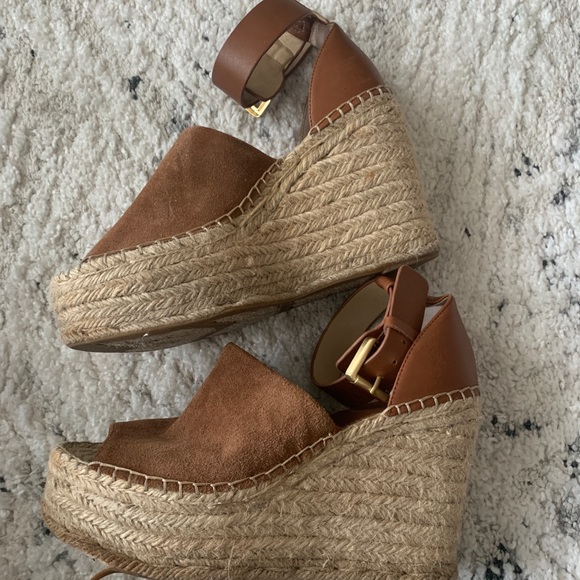 MARC FISHER WEDGE SANDALS - Picture 5 of 9